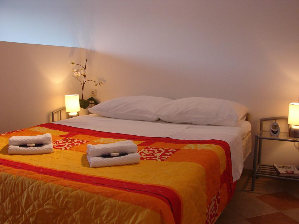 Family Apartments Grguric Pag Town Room photo