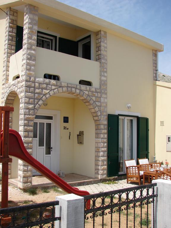 Family Apartments Grguric Pag Town Exterior photo