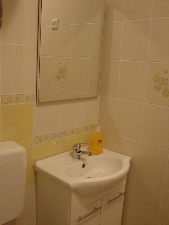 Family Apartments Grguric Pag Town Room photo