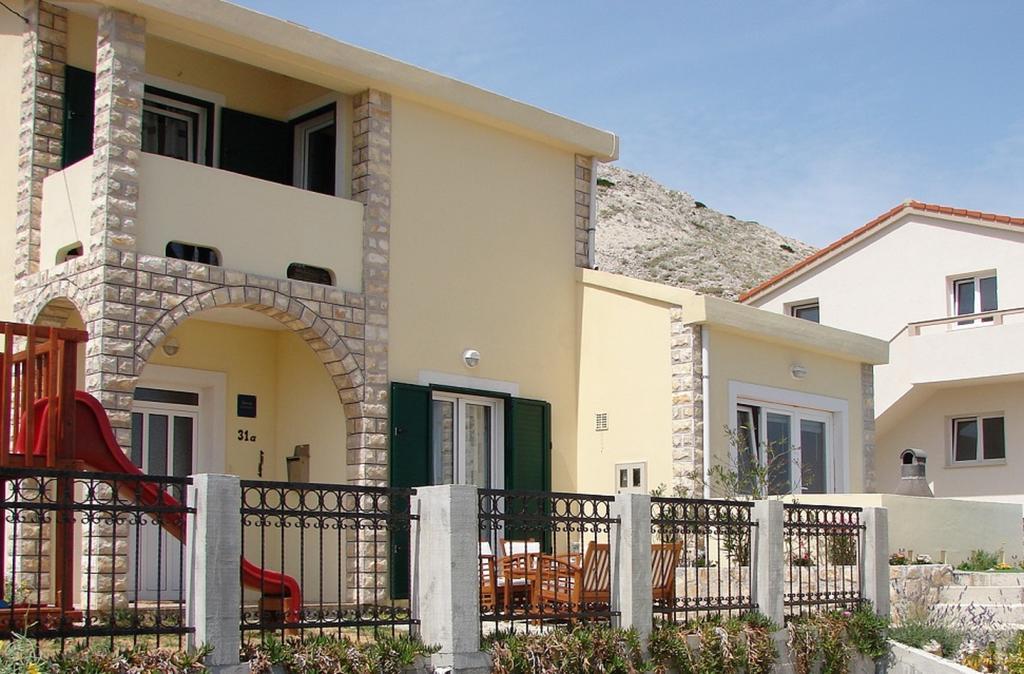 Family Apartments Grguric Pag Town Exterior photo